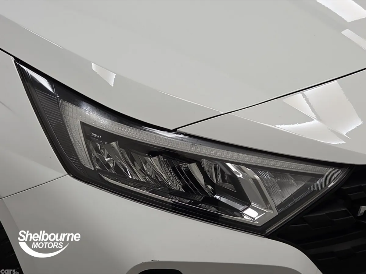 Hyundai i20 Hatchback, Petrol, 2024, White