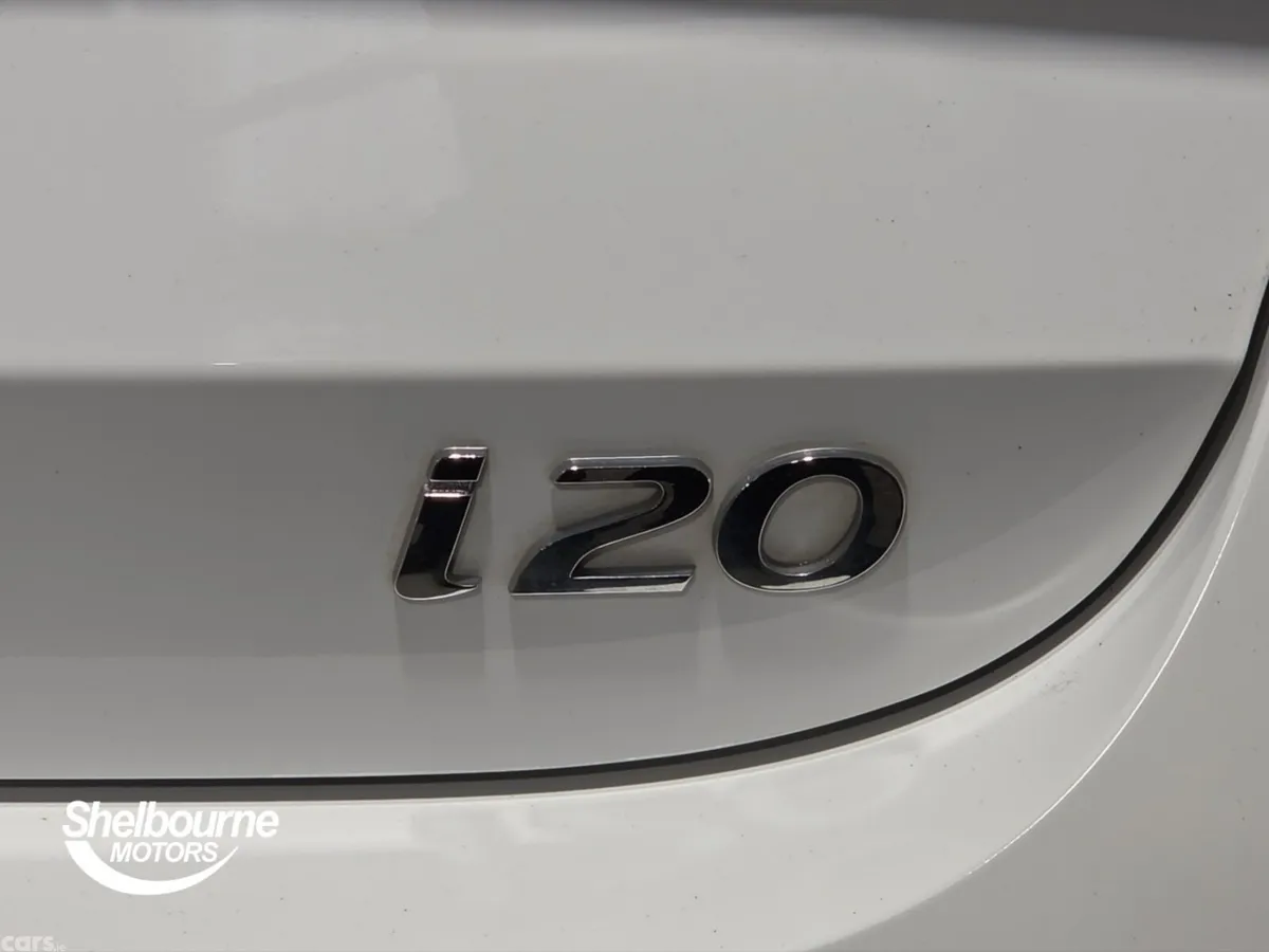 Hyundai i20 Hatchback, Petrol, 2024, White