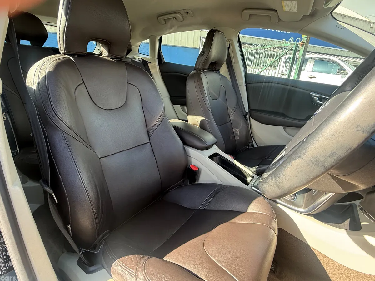 Volvo V40 Hatchback, Petrol, 2014, Blue
