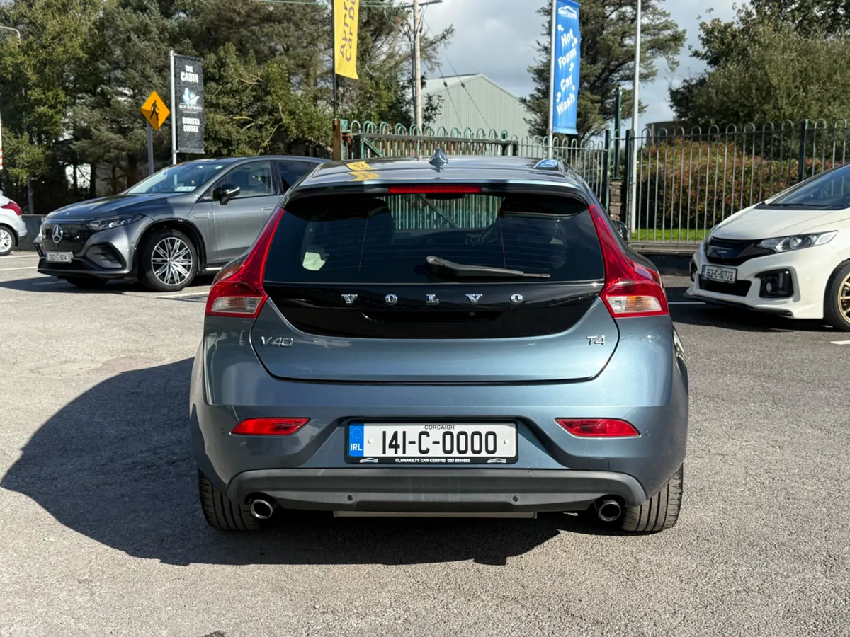 Volvo V40 Hatchback, Petrol, 2014, Blue