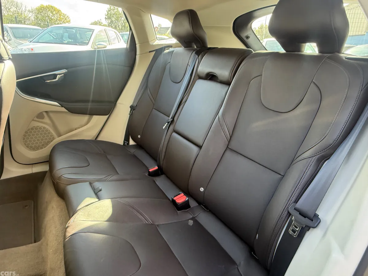 Volvo V40 Hatchback, Petrol, 2014, Blue