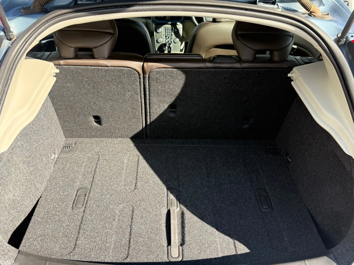 Volvo V40 Hatchback, Petrol, 2014, Blue