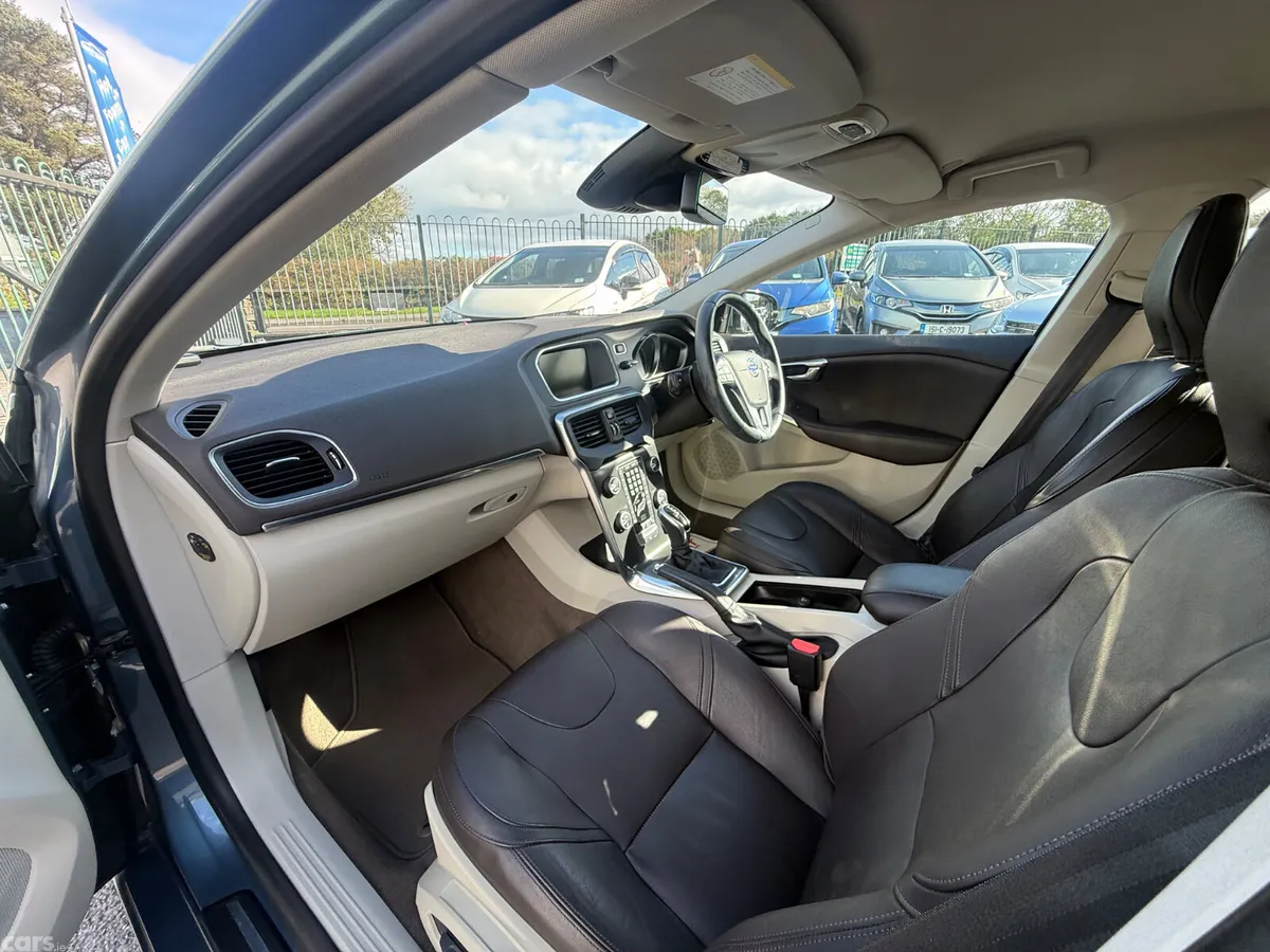 Volvo V40 Hatchback, Petrol, 2014, Blue