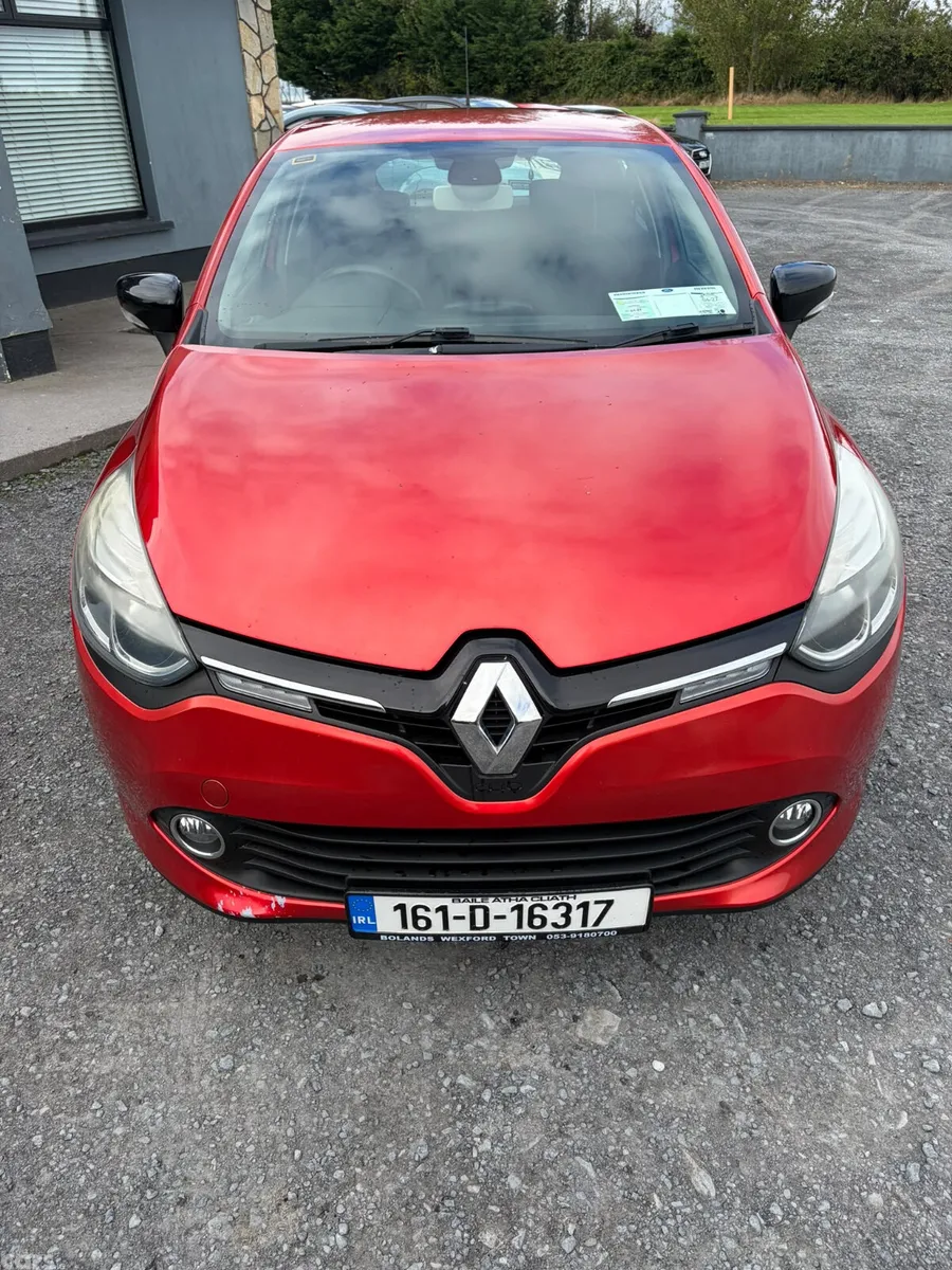 Renault Clio Hatchback, Petrol, 2016, Red