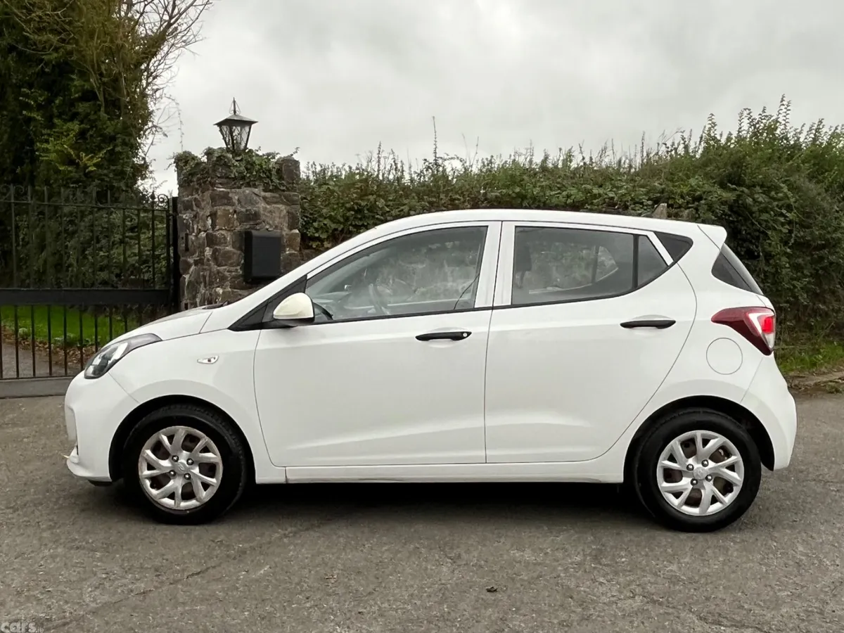 Hyundai i10 Hatchback, Petrol, 2019, White