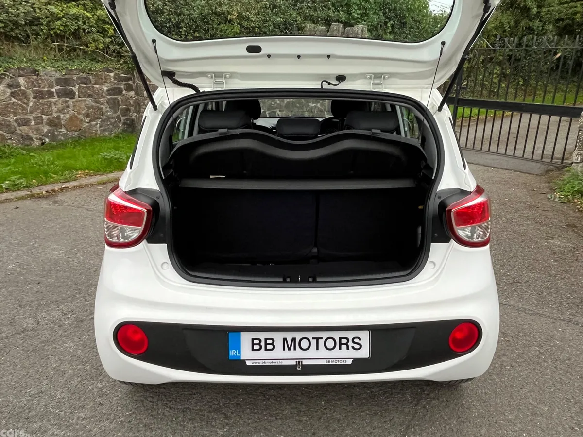 Hyundai i10 Hatchback, Petrol, 2019, White