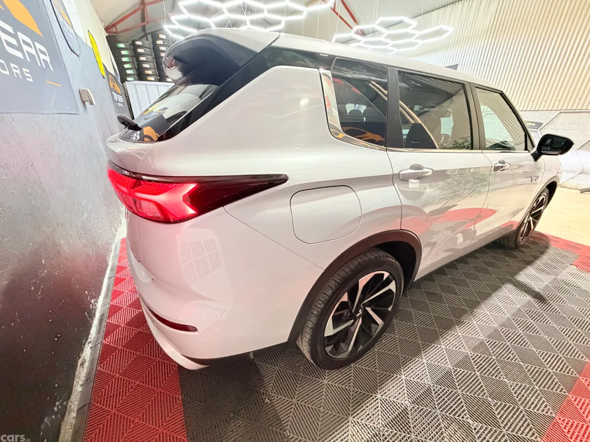 Mitsubishi Outlander SUV, Petrol Plug-in Hybrid, 2023, White