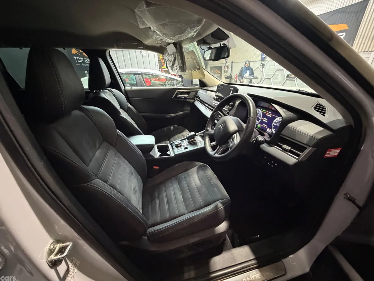 Mitsubishi Outlander SUV, Petrol Plug-in Hybrid, 2023, White