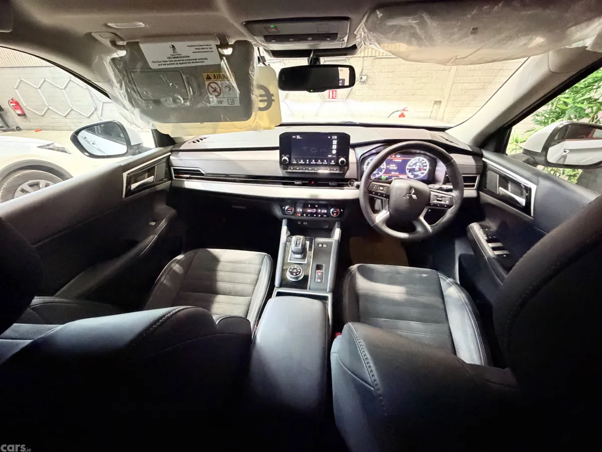 Mitsubishi Outlander SUV, Petrol Plug-in Hybrid, 2023, White