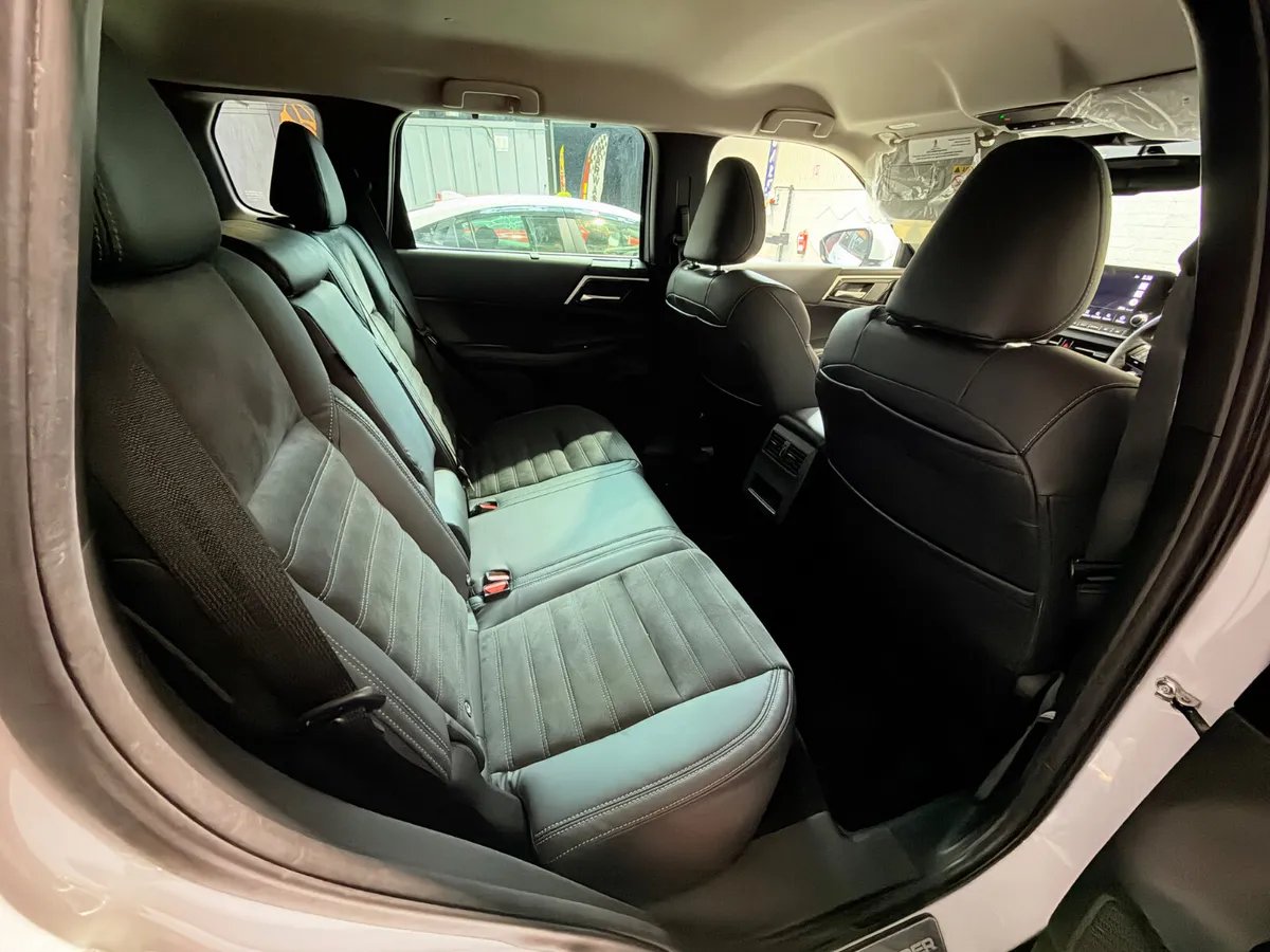 Mitsubishi Outlander SUV, Petrol Plug-in Hybrid, 2023, White