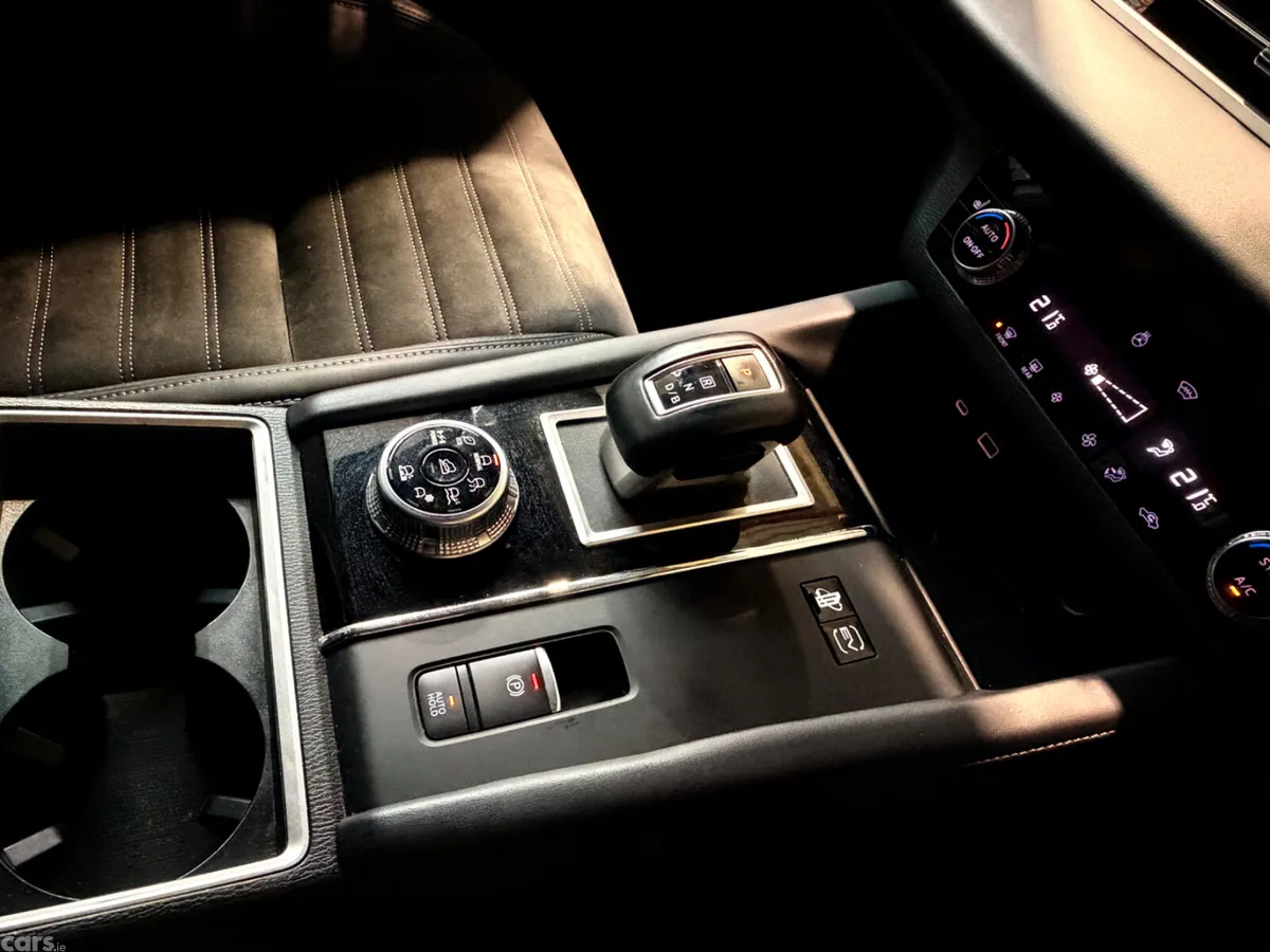 Mitsubishi Outlander SUV, Petrol Plug-in Hybrid, 2023, White