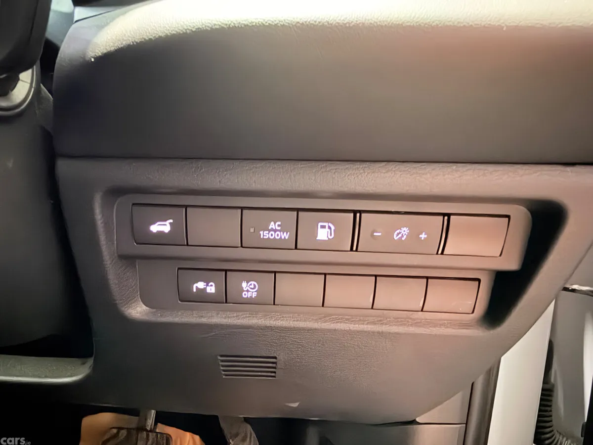Mitsubishi Outlander SUV, Petrol Plug-in Hybrid, 2023, White