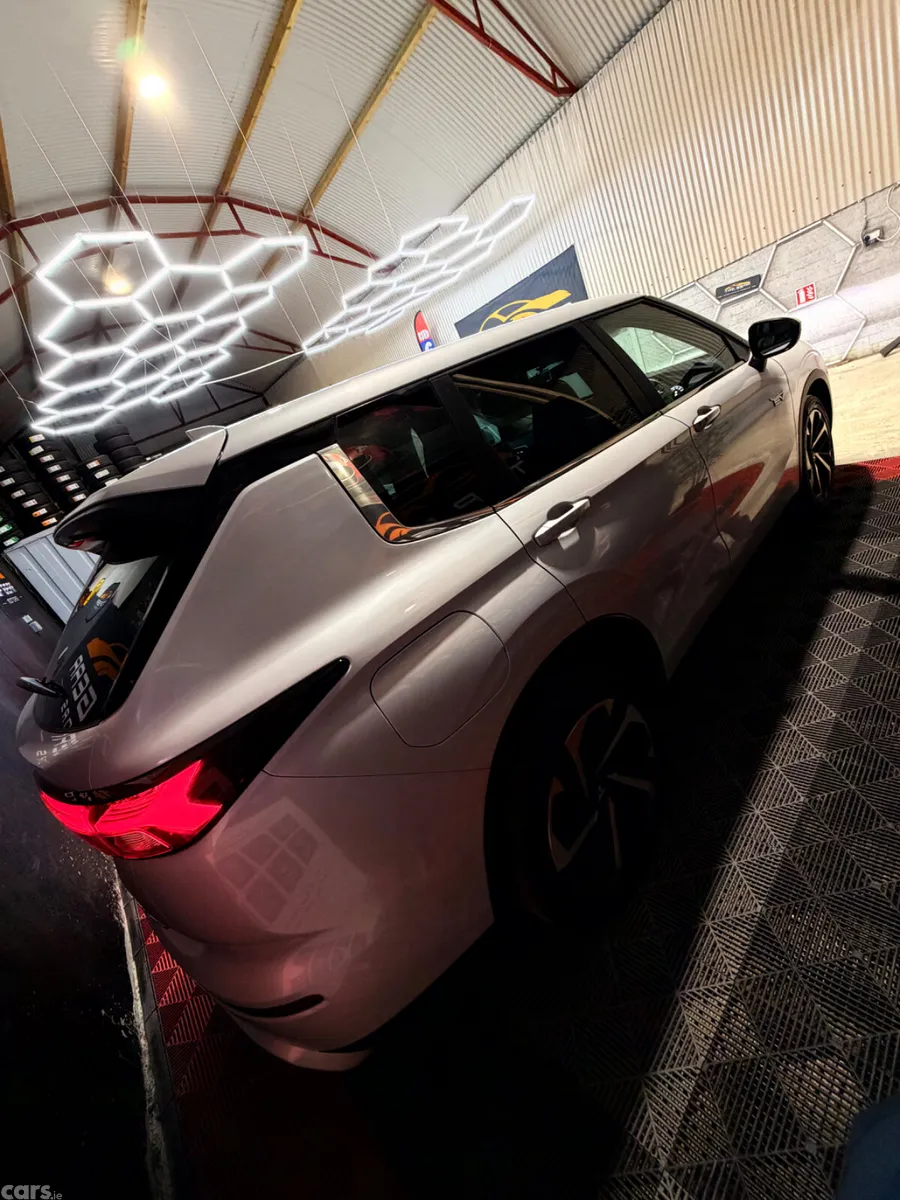 Mitsubishi Outlander SUV, Petrol Plug-in Hybrid, 2023, White