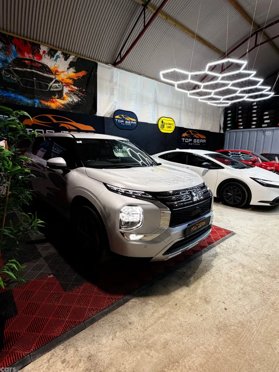 Mitsubishi Outlander SUV, Petrol Plug-in Hybrid, 2023, White