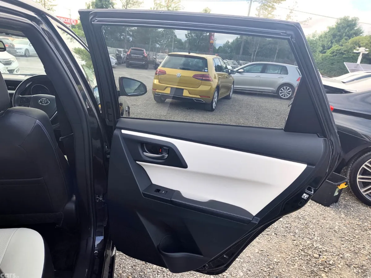 Toyota Auris Hatchback, Petrol Hybrid, 2017, Black