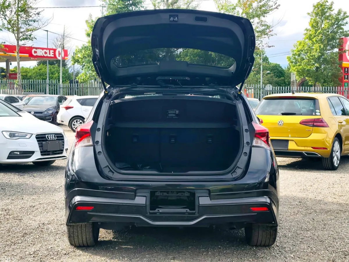 Toyota Auris Hatchback, Petrol Hybrid, 2017, Black