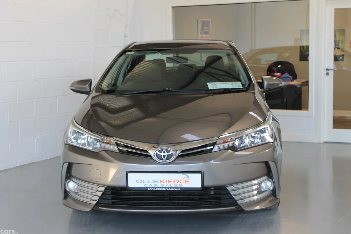 Toyota Corolla Saloon, Petrol, 2017, Grey