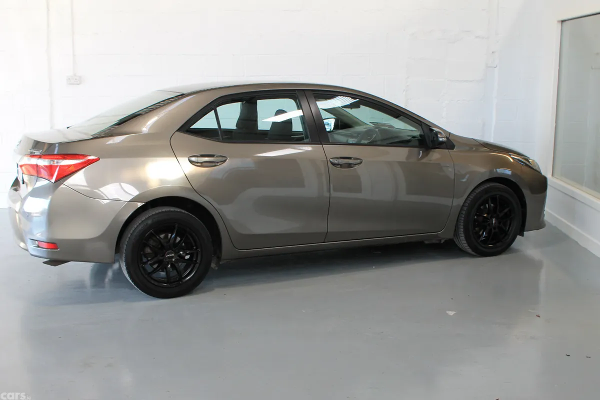 Toyota Corolla Saloon, Petrol, 2017, Grey