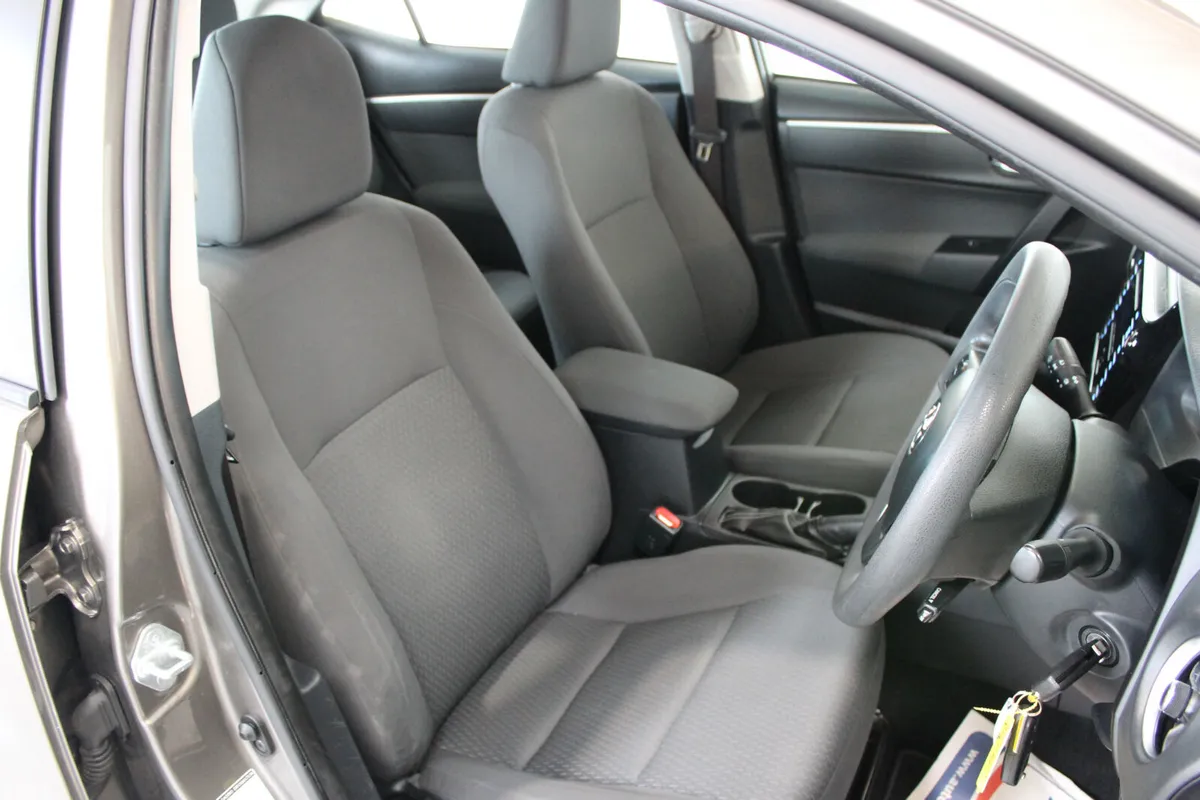 Toyota Corolla Saloon, Petrol, 2017, Grey