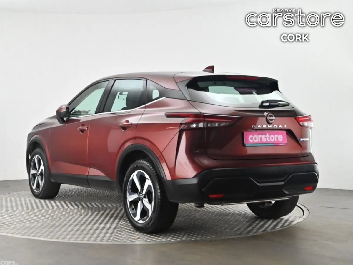 Nissan Qashqai MPV, Petrol, 2023, Red