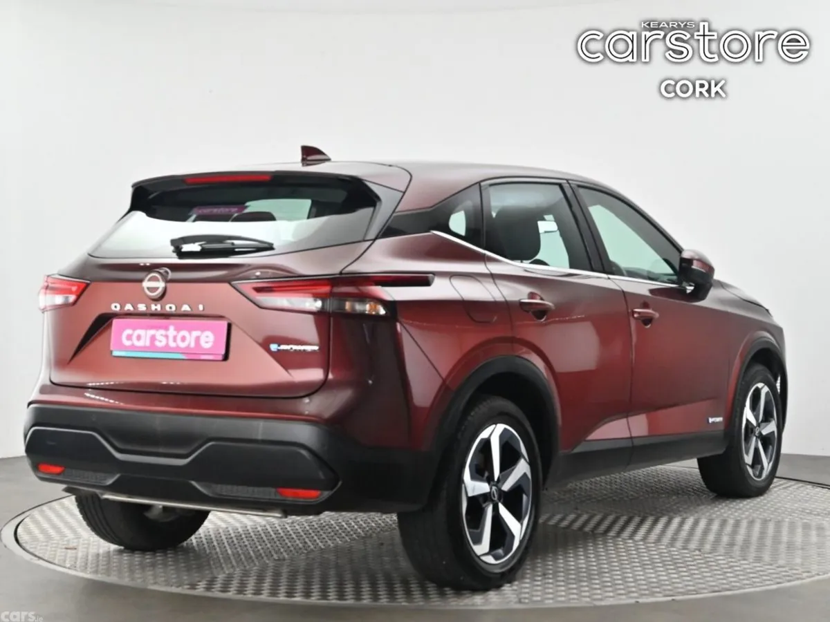 Nissan Qashqai MPV, Petrol, 2023, Red