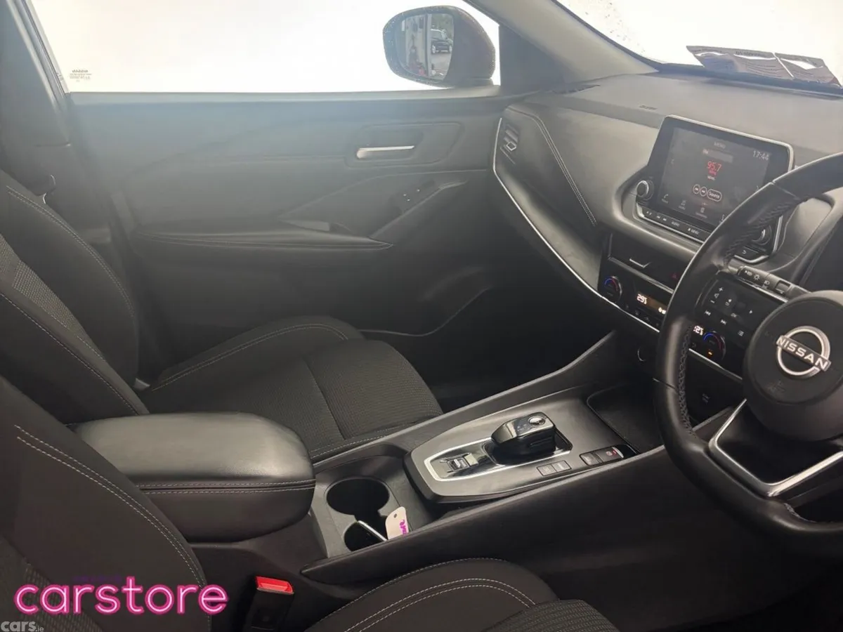 Nissan Qashqai MPV, Petrol, 2023, Red