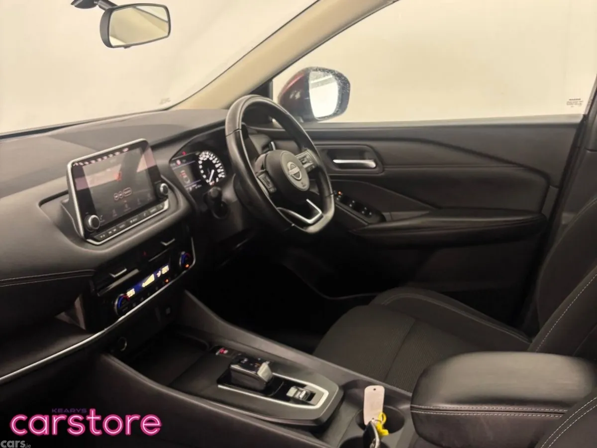 Nissan Qashqai MPV, Petrol, 2023, Red