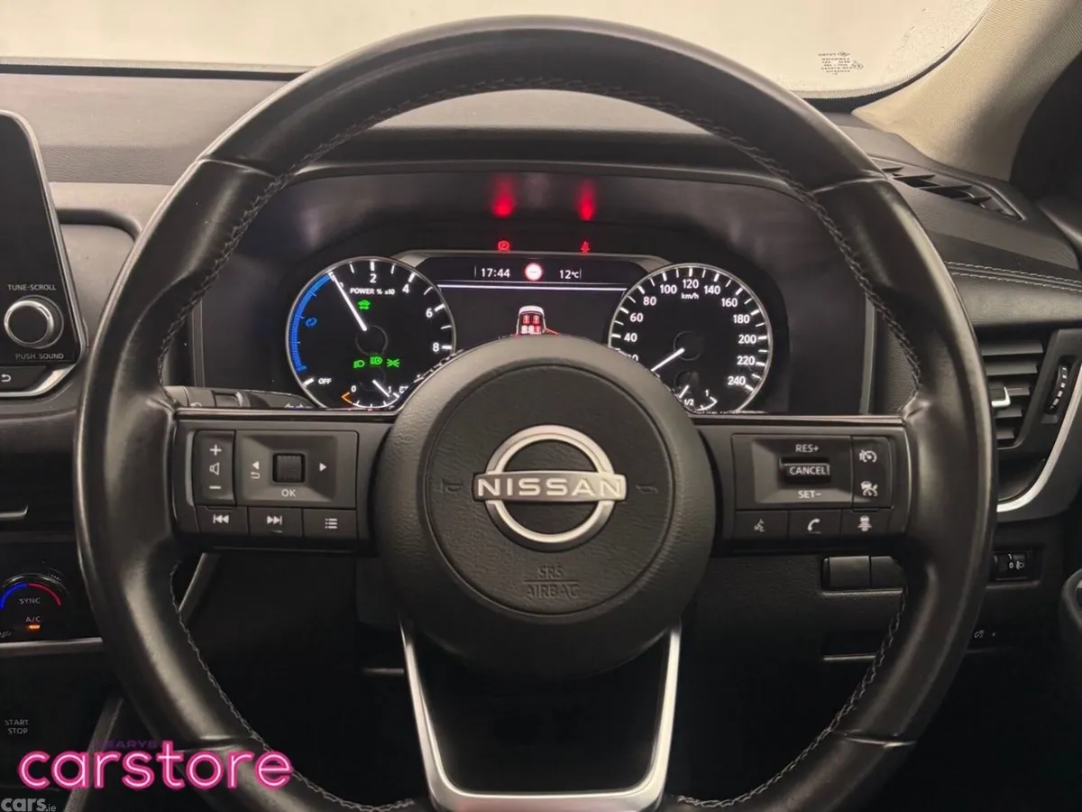 Nissan Qashqai MPV, Petrol, 2023, Red