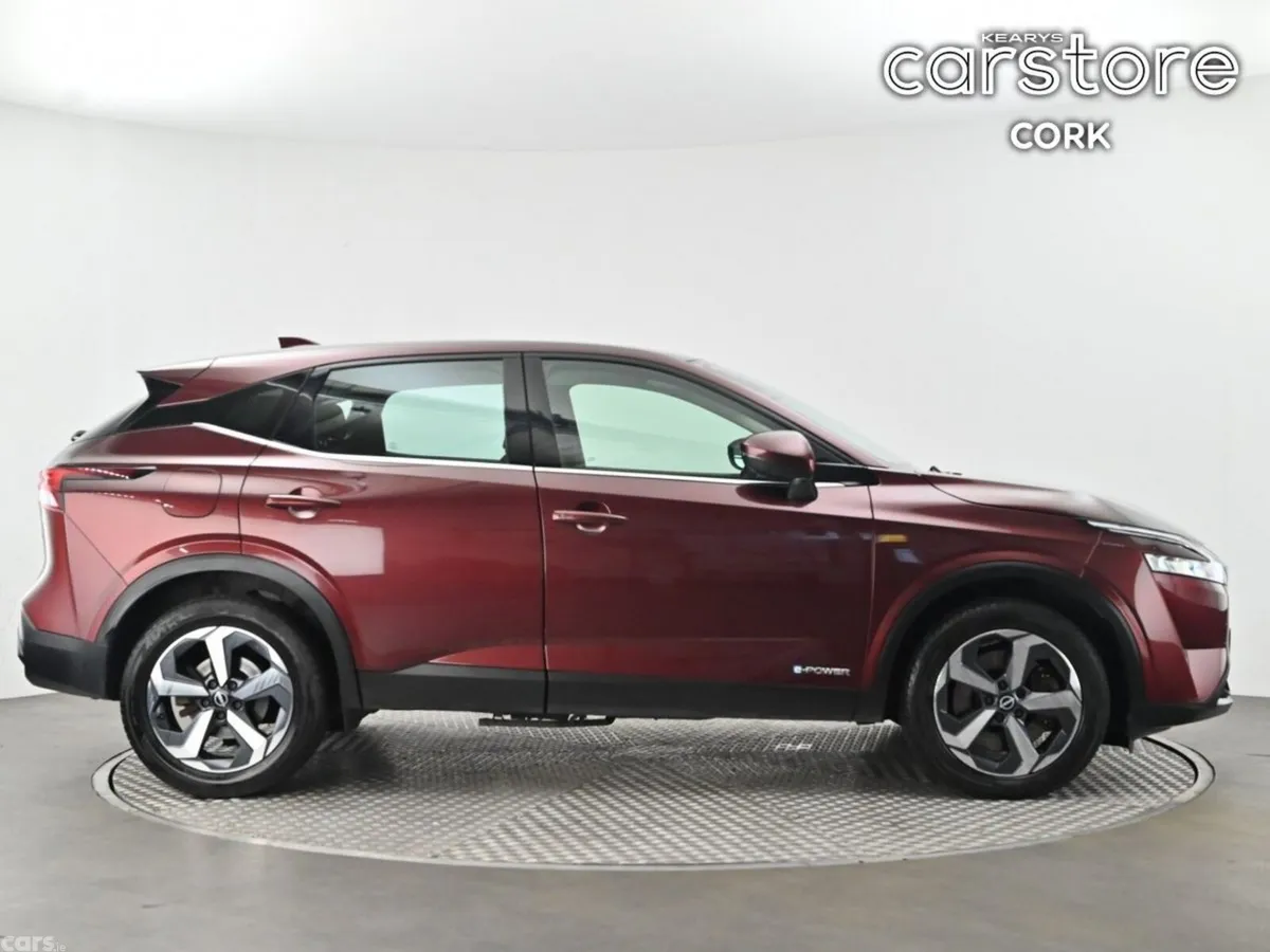 Nissan Qashqai MPV, Petrol, 2023, Red