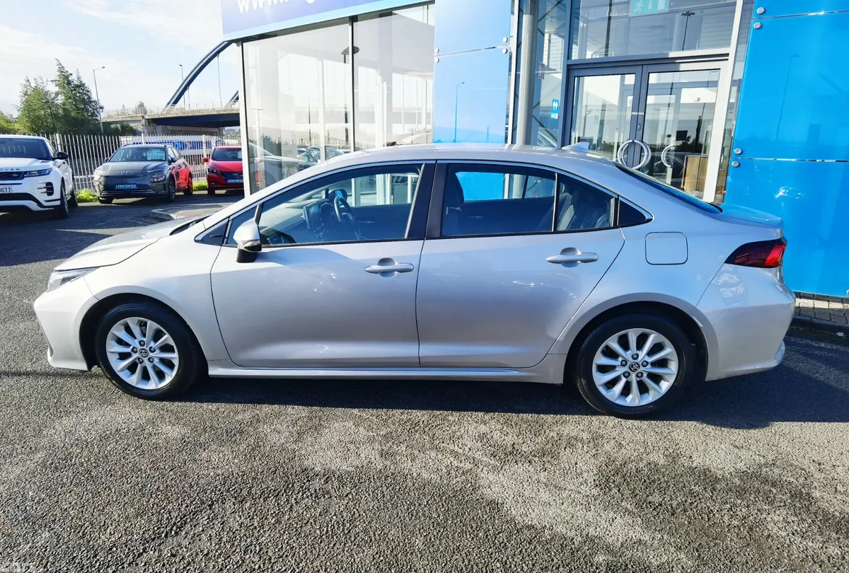 Toyota Corolla Saloon, Petrol Hybrid, 2022, Grey