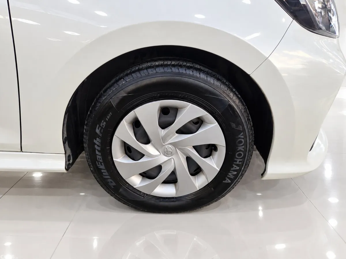 Toyota Yaris Hatchback, Petrol, 2021, White