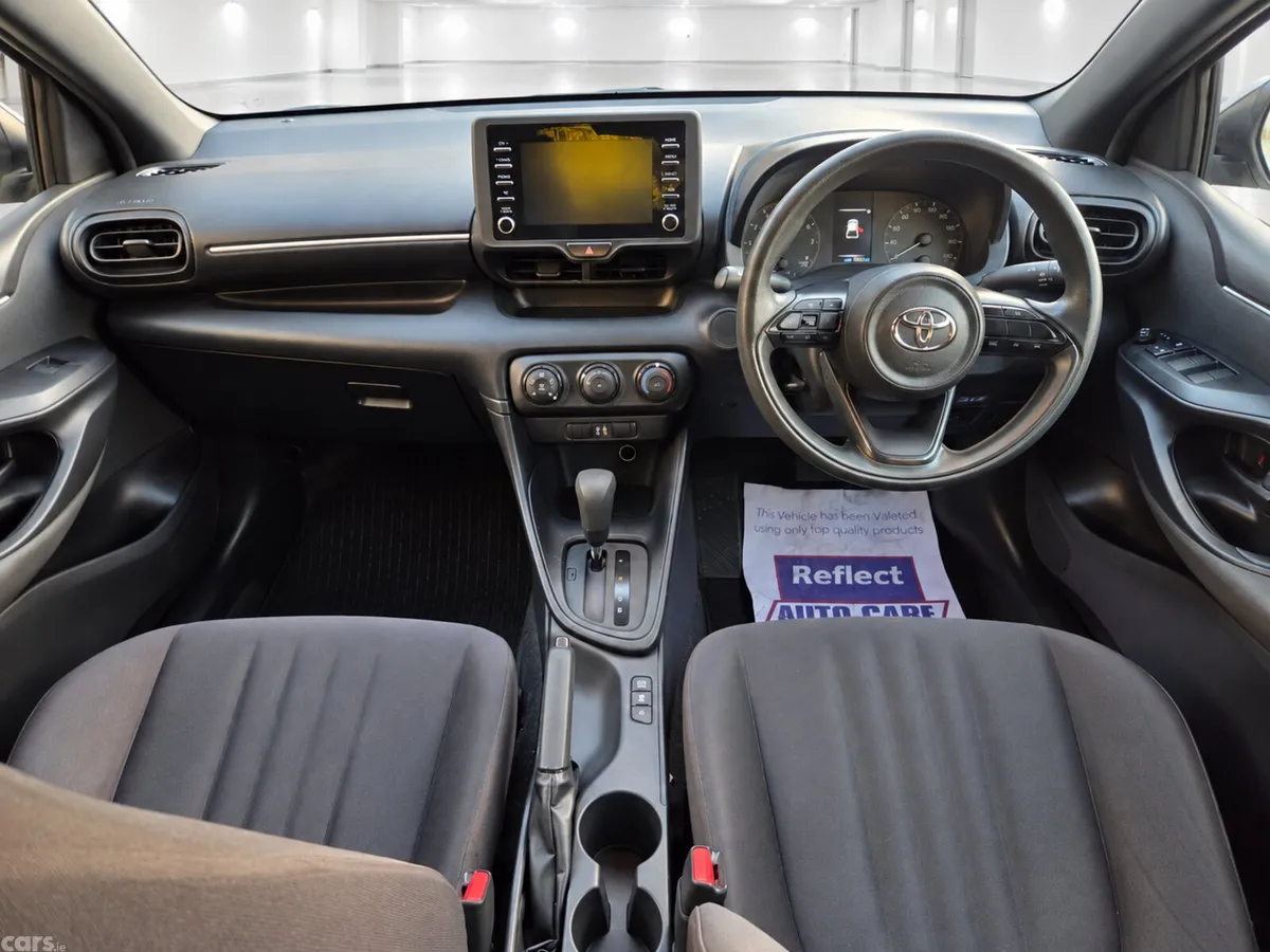 Toyota Yaris Hatchback, Petrol, 2021, White