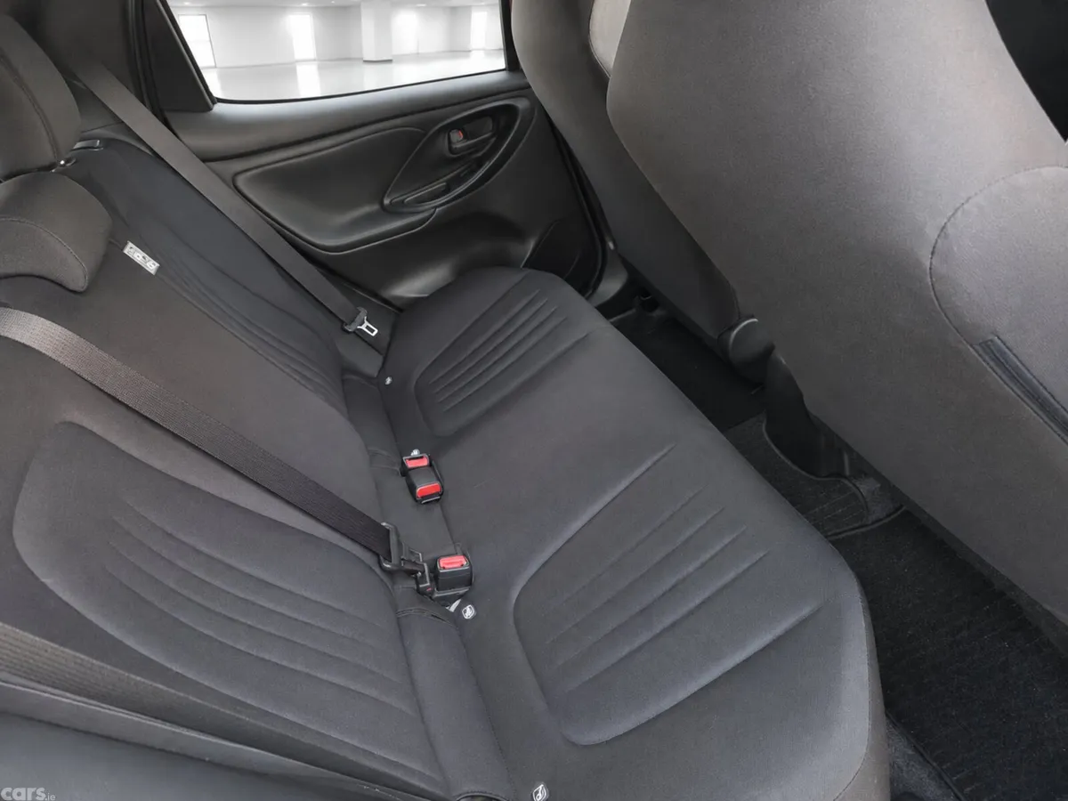 Toyota Yaris Hatchback, Petrol, 2021, White