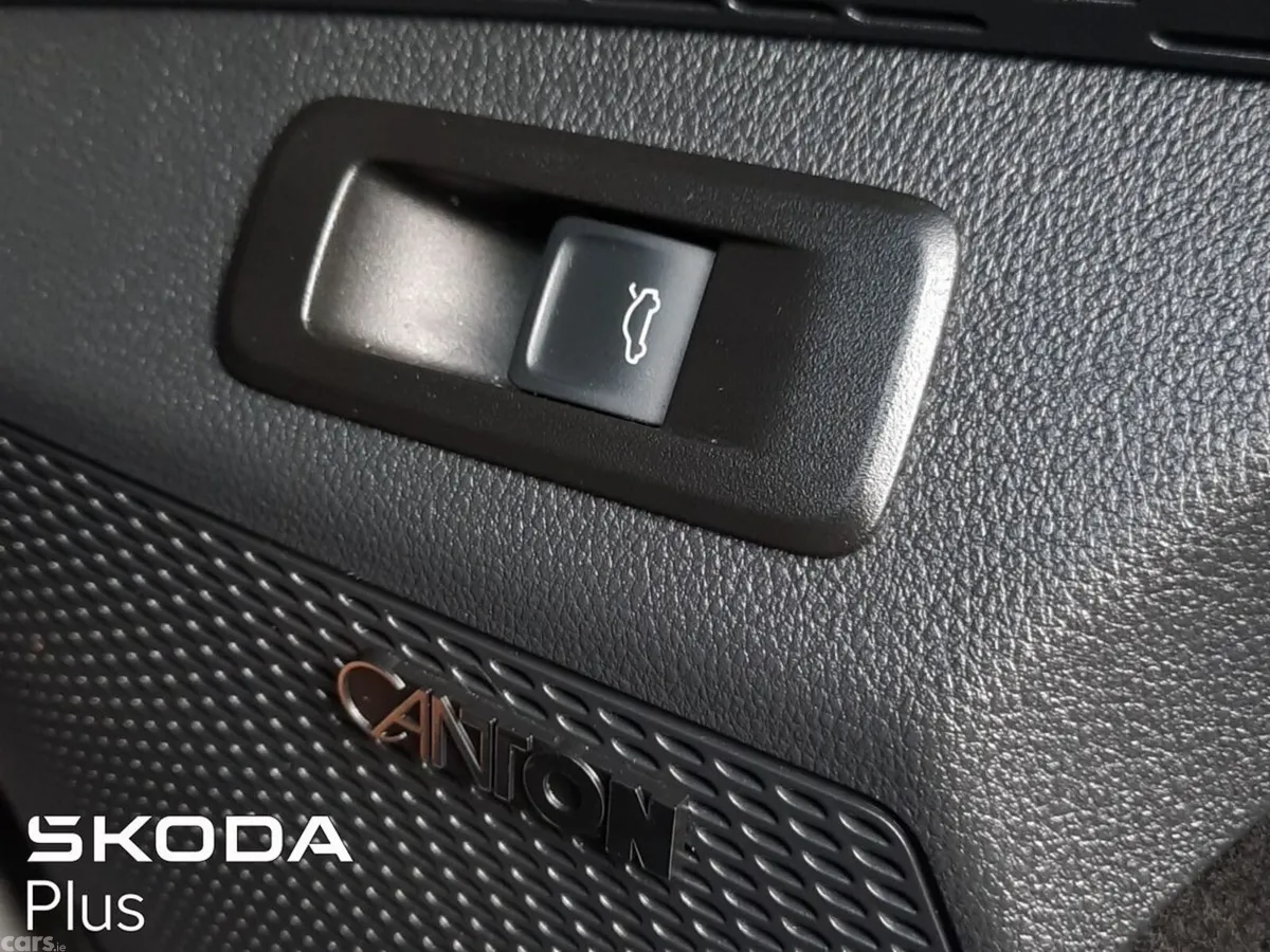 Skoda Octavia Saloon, Petrol, 2025, Blue