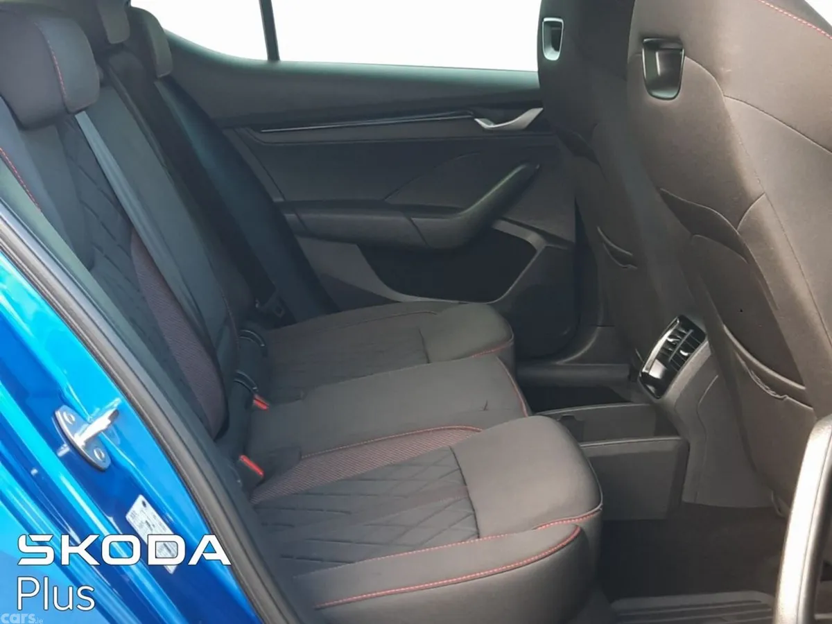 Skoda Octavia Saloon, Petrol, 2025, Blue