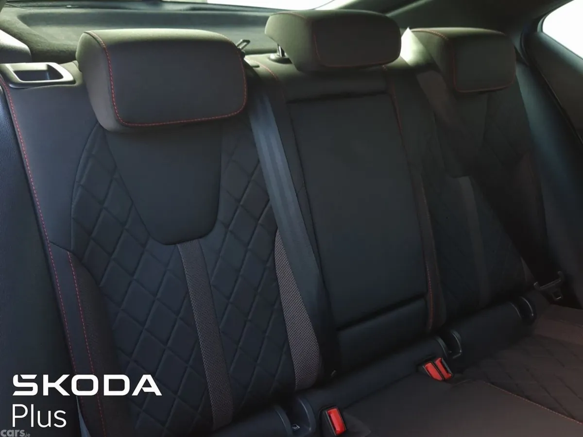 Skoda Octavia Saloon, Petrol, 2025, Blue