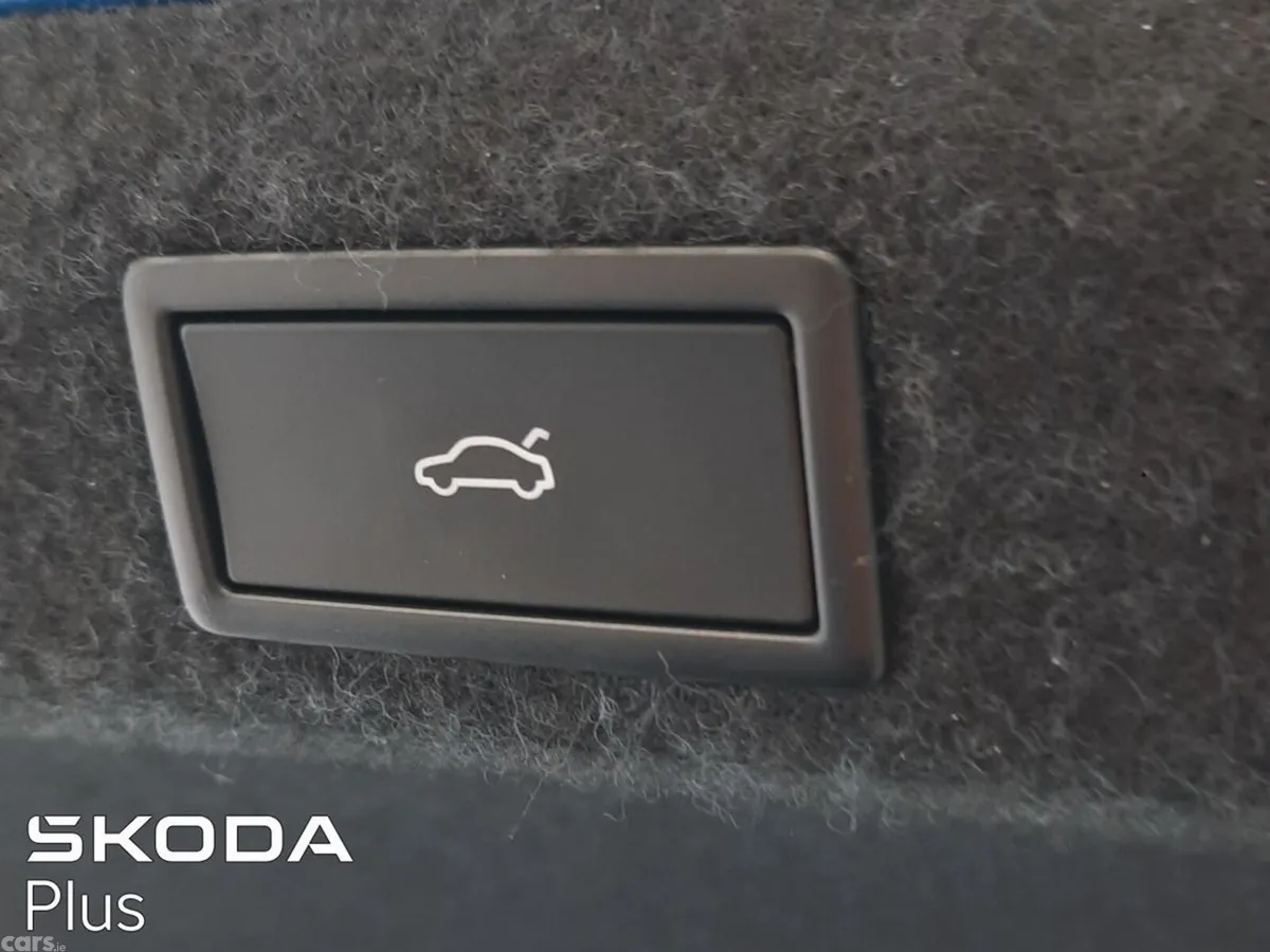 Skoda Octavia Saloon, Petrol, 2025, Blue