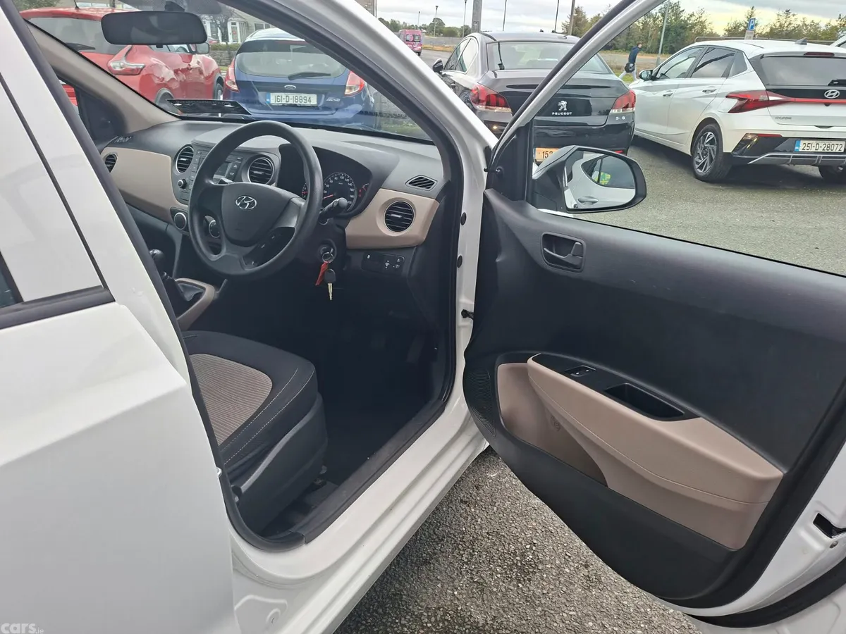 Hyundai i10 Hatchback, Petrol, 2017, White