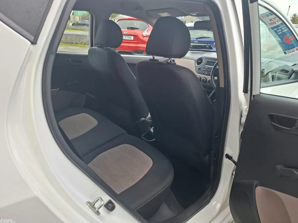 Hyundai i10 Hatchback, Petrol, 2017, White