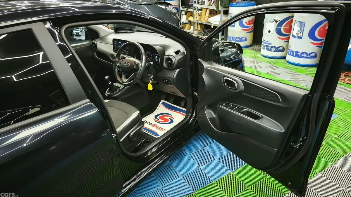Hyundai i10 Hatchback, Petrol, 2021, Black
