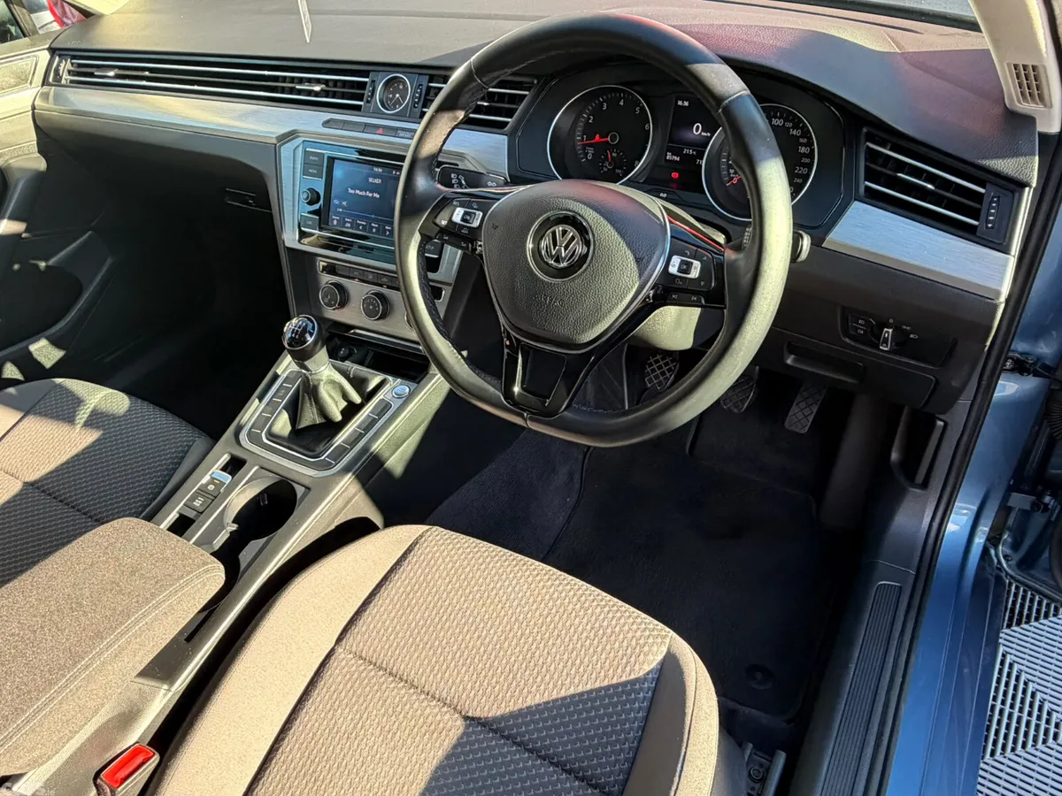 Volkswagen Passat Saloon, Petrol, 2018, Blue