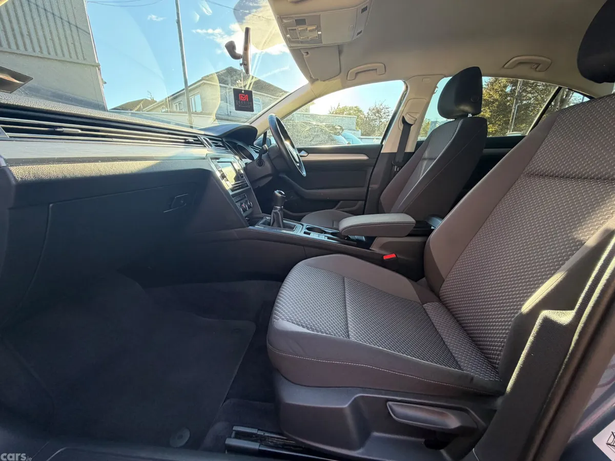 Volkswagen Passat Saloon, Petrol, 2018, Blue