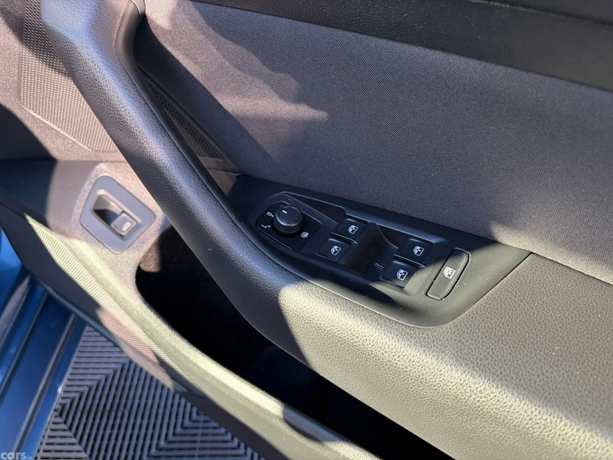 Volkswagen Passat Saloon, Petrol, 2018, Blue