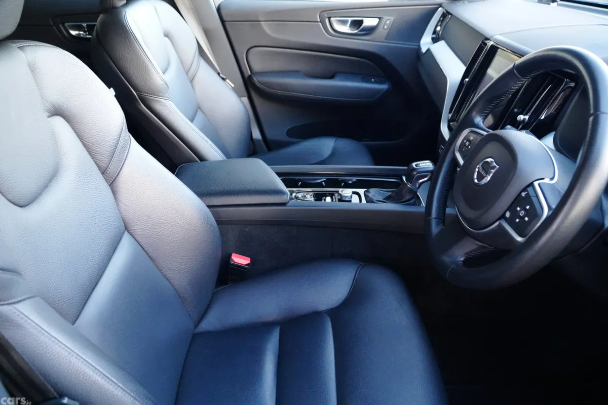 Volvo XC60 Estate, Diesel, 2018, Grey