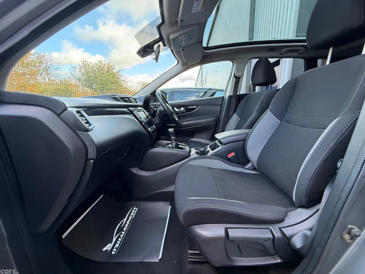 Nissan Qashqai MPV, Petrol, 2019, Grey