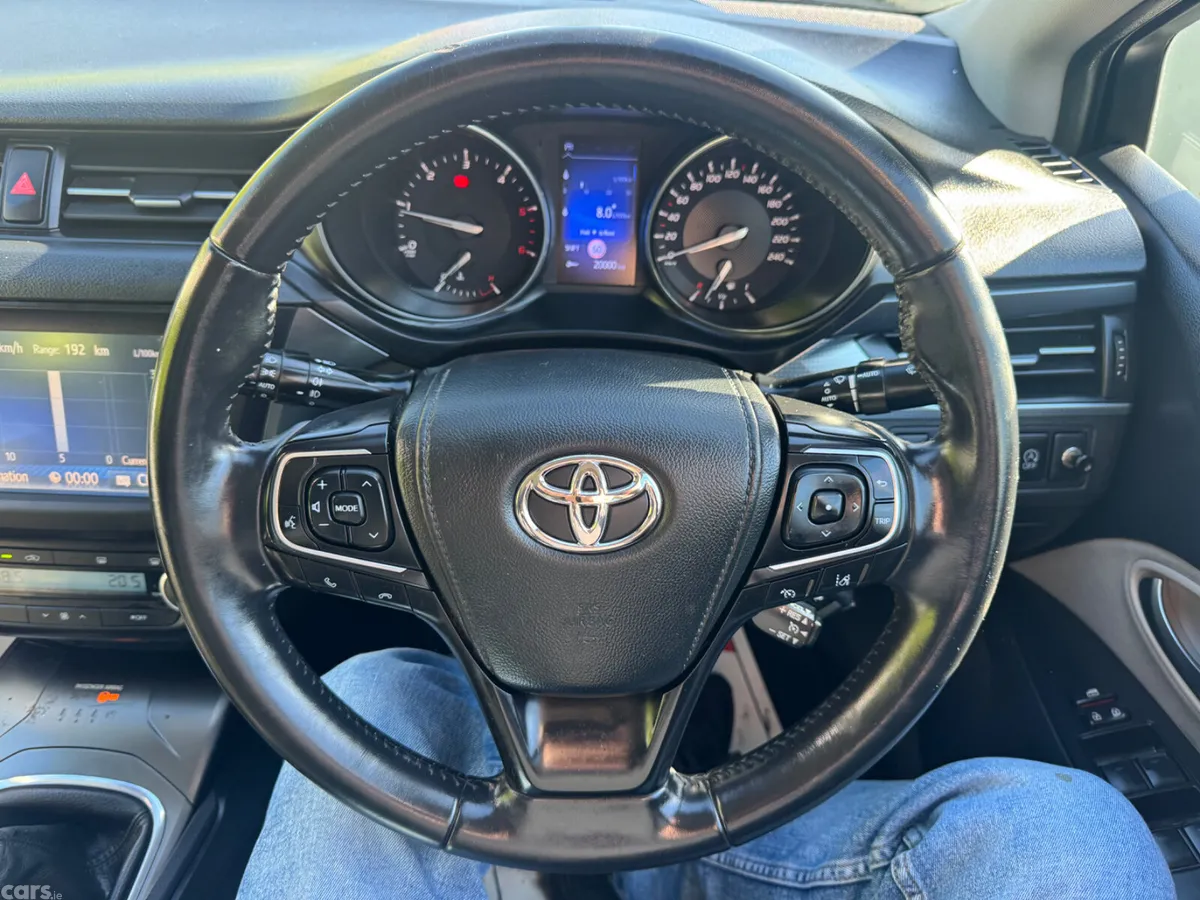 Toyota Avensis Saloon, Diesel, 2015, Grey
