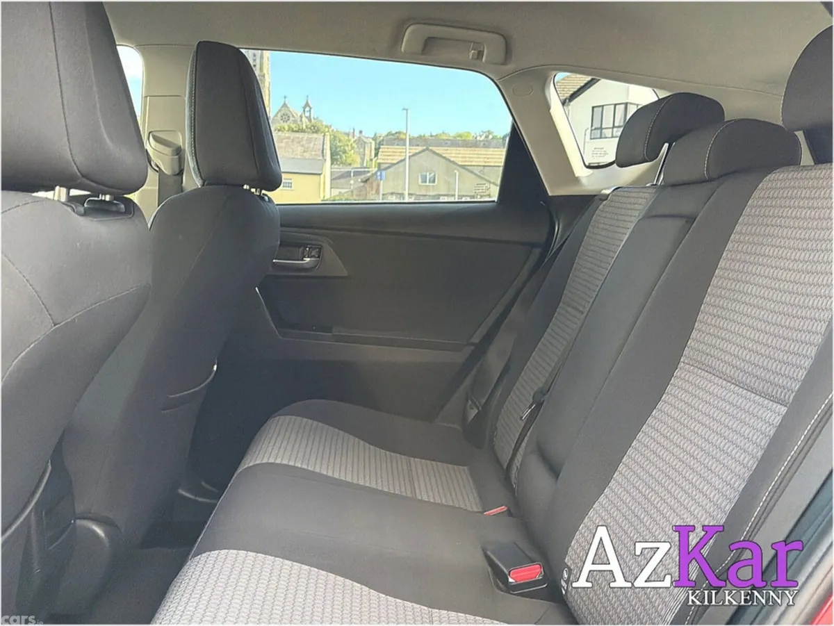 Toyota Auris Hatchback, Petrol Hybrid, 2018, Red