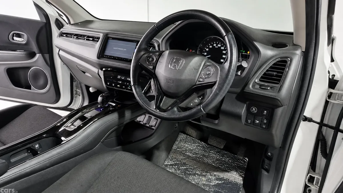 Honda Vezel SUV, Petrol Hybrid, 2017, White