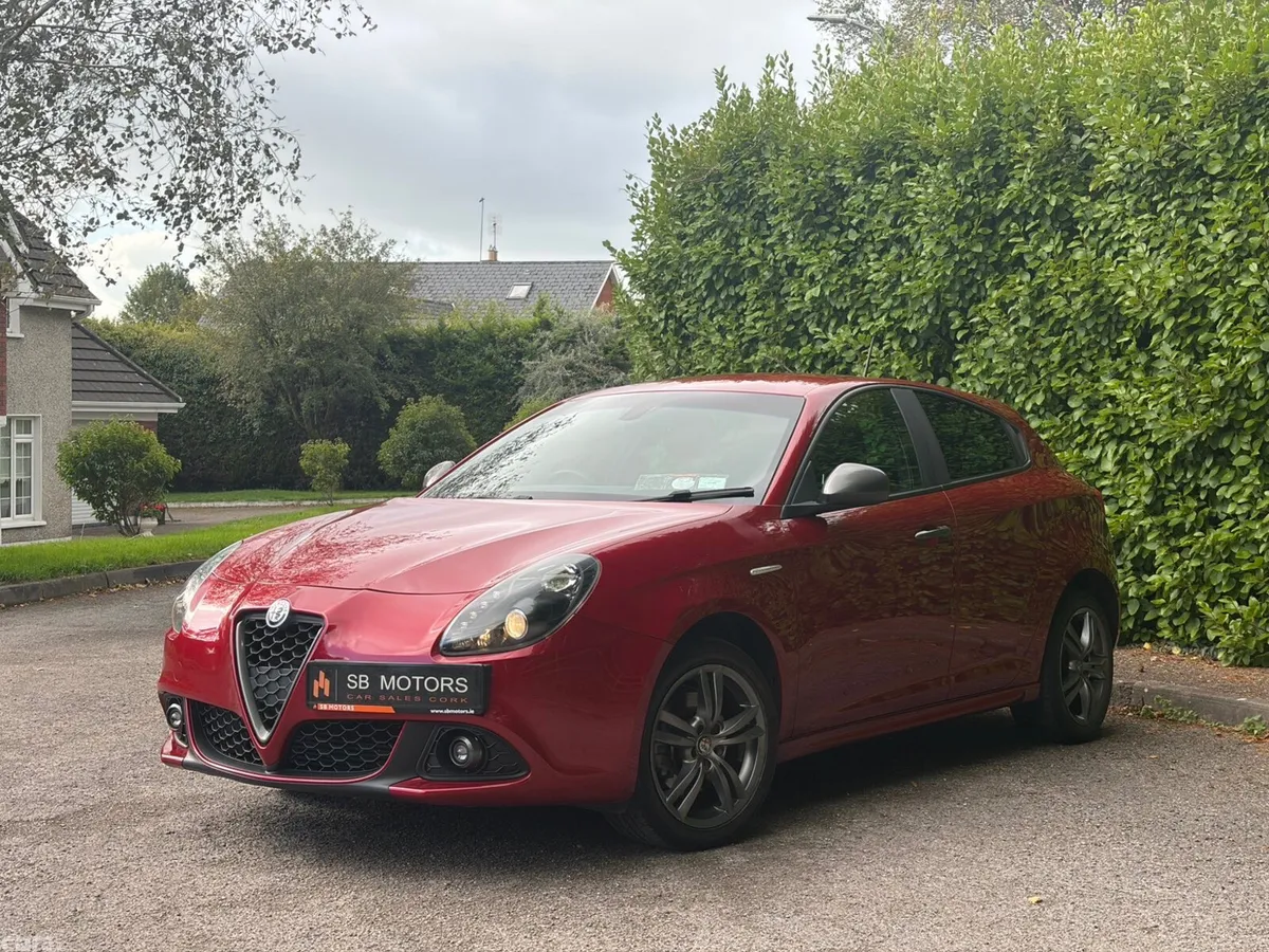 Alfa Romeo Giulietta Hatchback, Petrol, 2018, Red