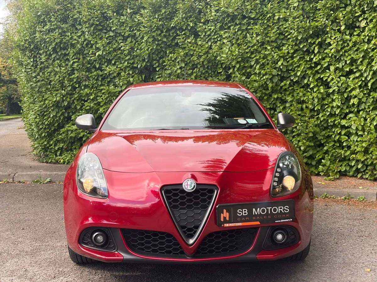 Alfa Romeo Giulietta Hatchback, Petrol, 2018, Red